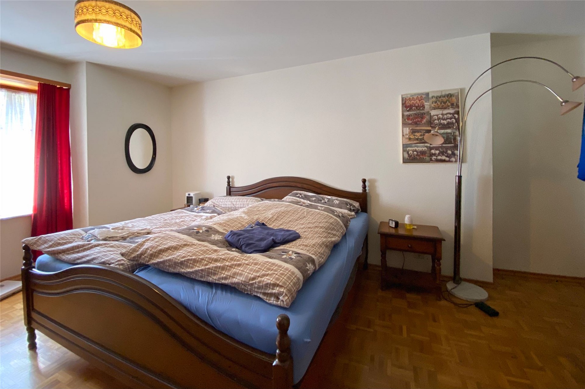 Schlafzimmer mit Doppelbett