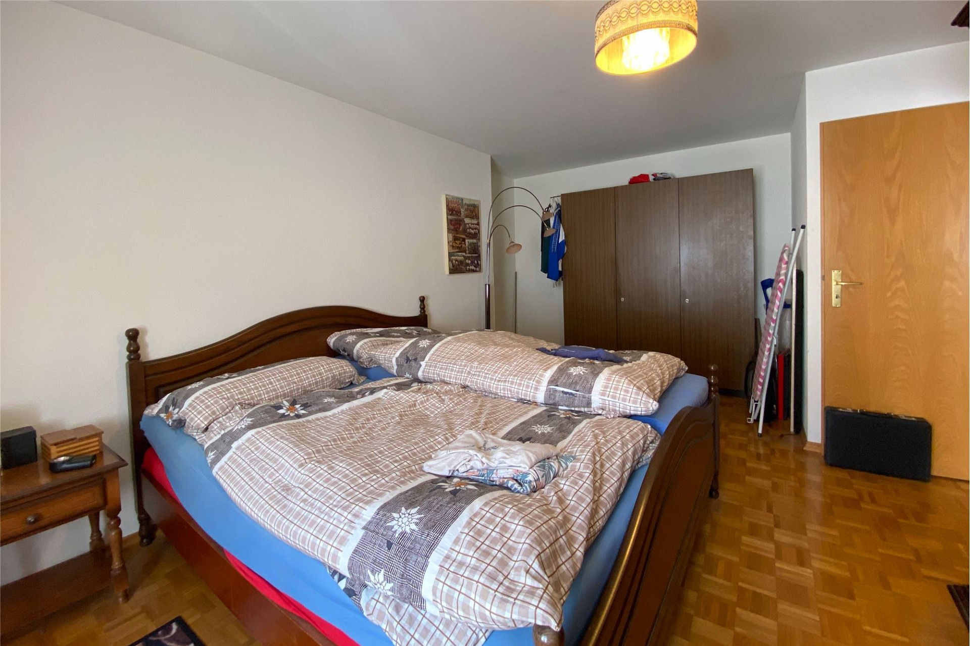 Schlafzimmer mit Doppelbett
