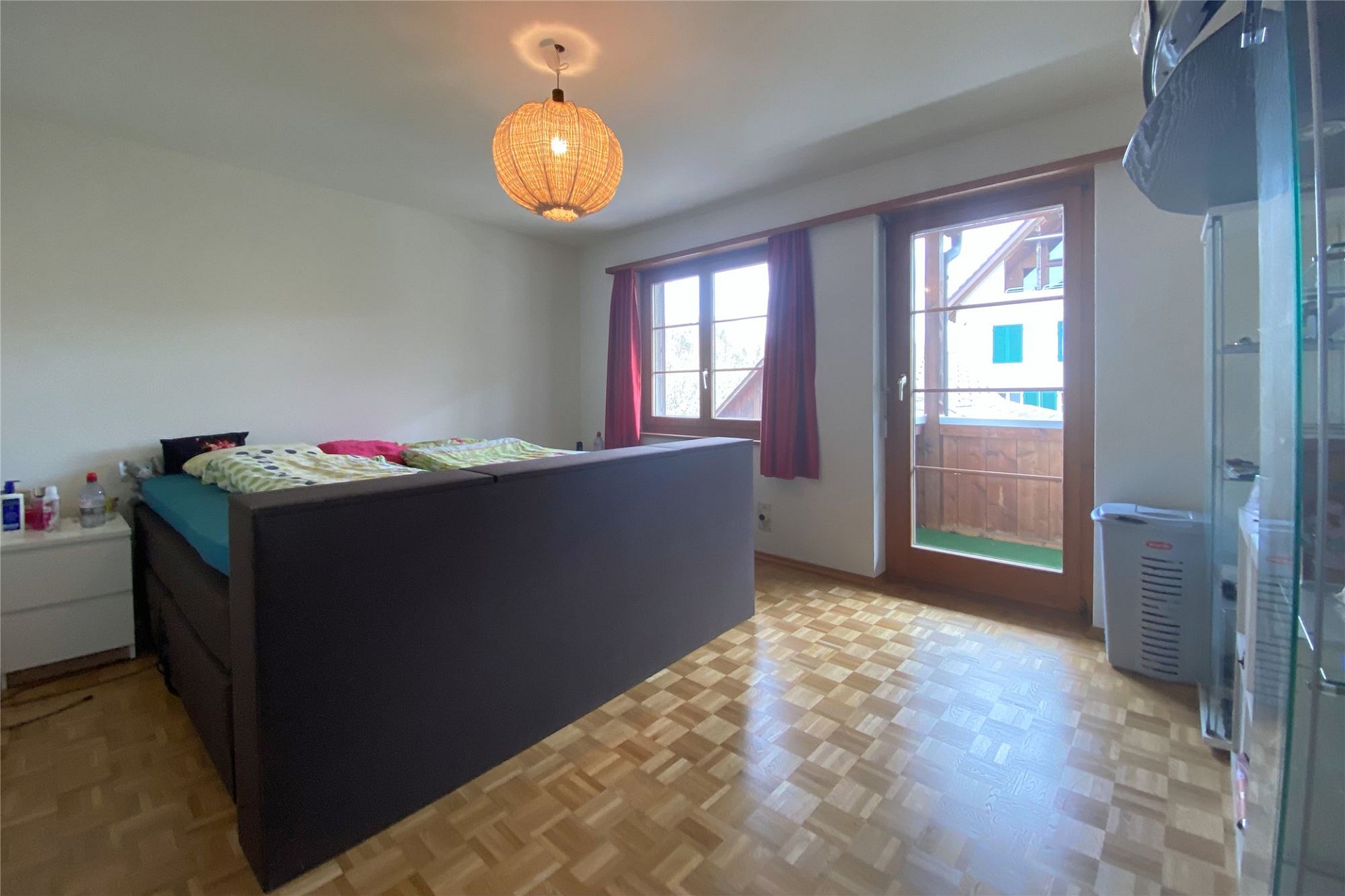 Schlafzimmer mit Balkonzugang
