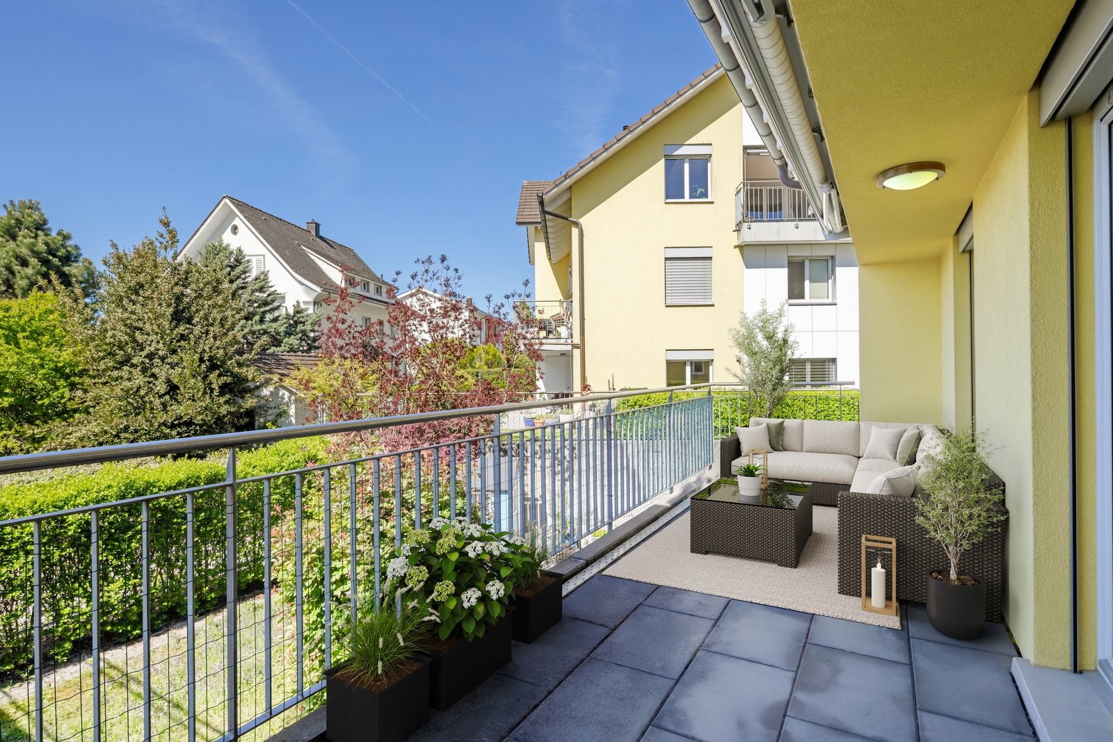 Balkon mit Lounge-Möbeln