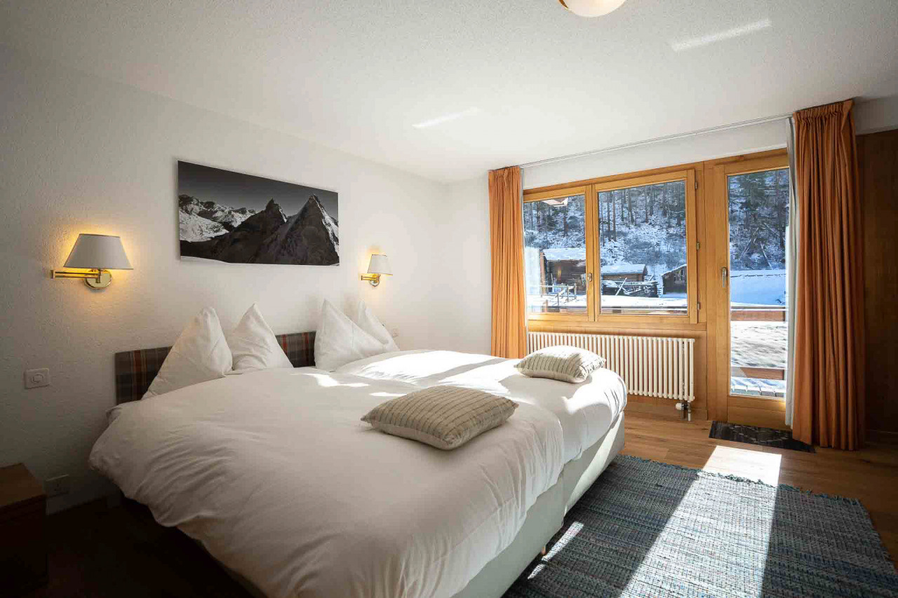Gemütliches Schlafzimmer mit Alpenblick