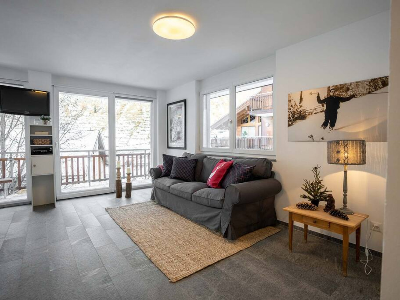 Wohnzimmer mit Balkonzugang