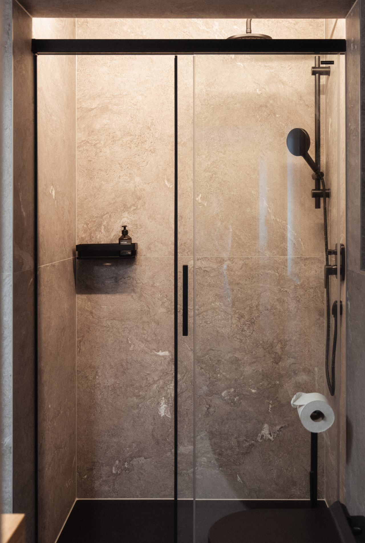 Moderne begehbare Dusche