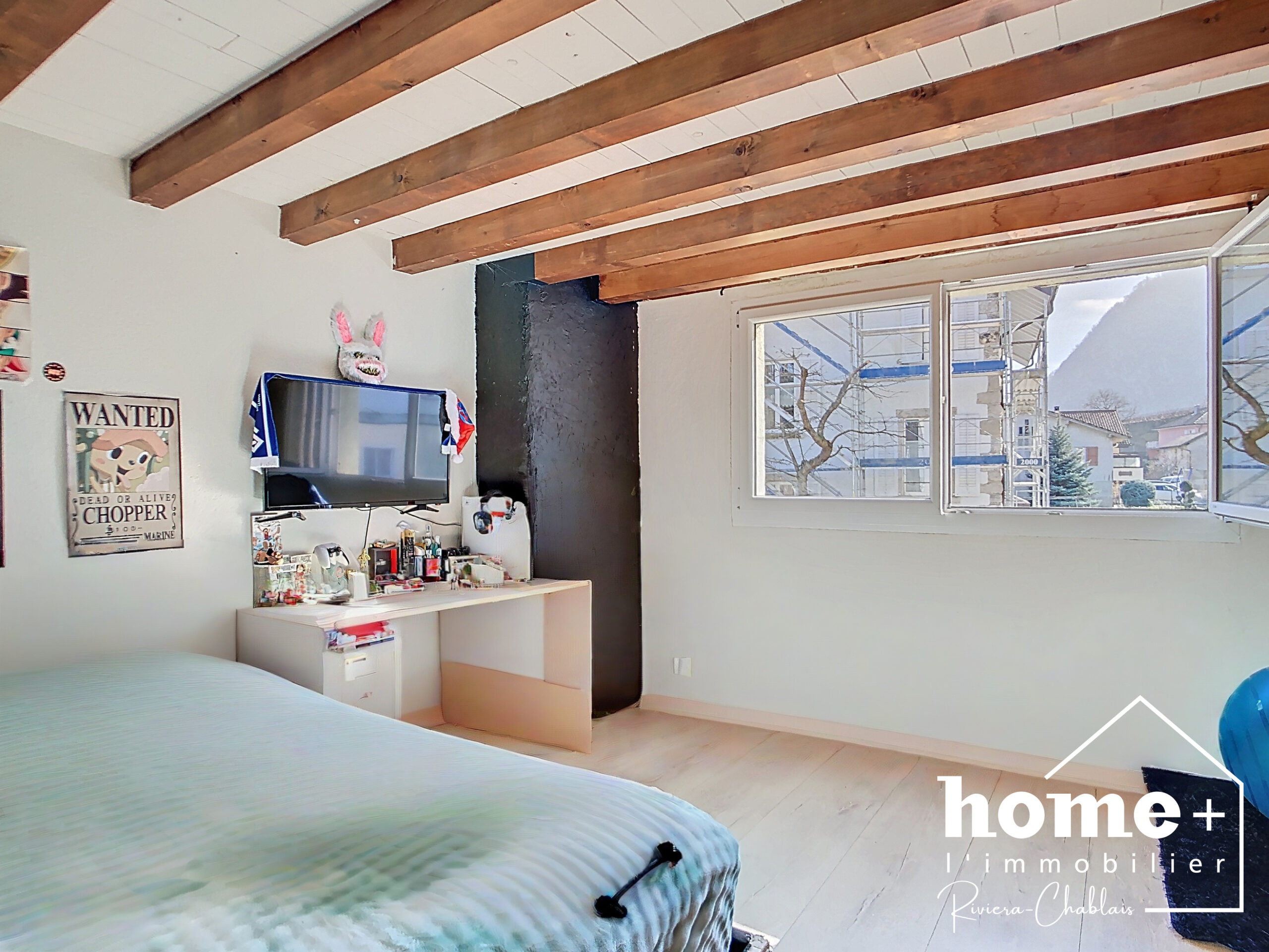 Schlafzimmer mit sichtbaren Holzbalken