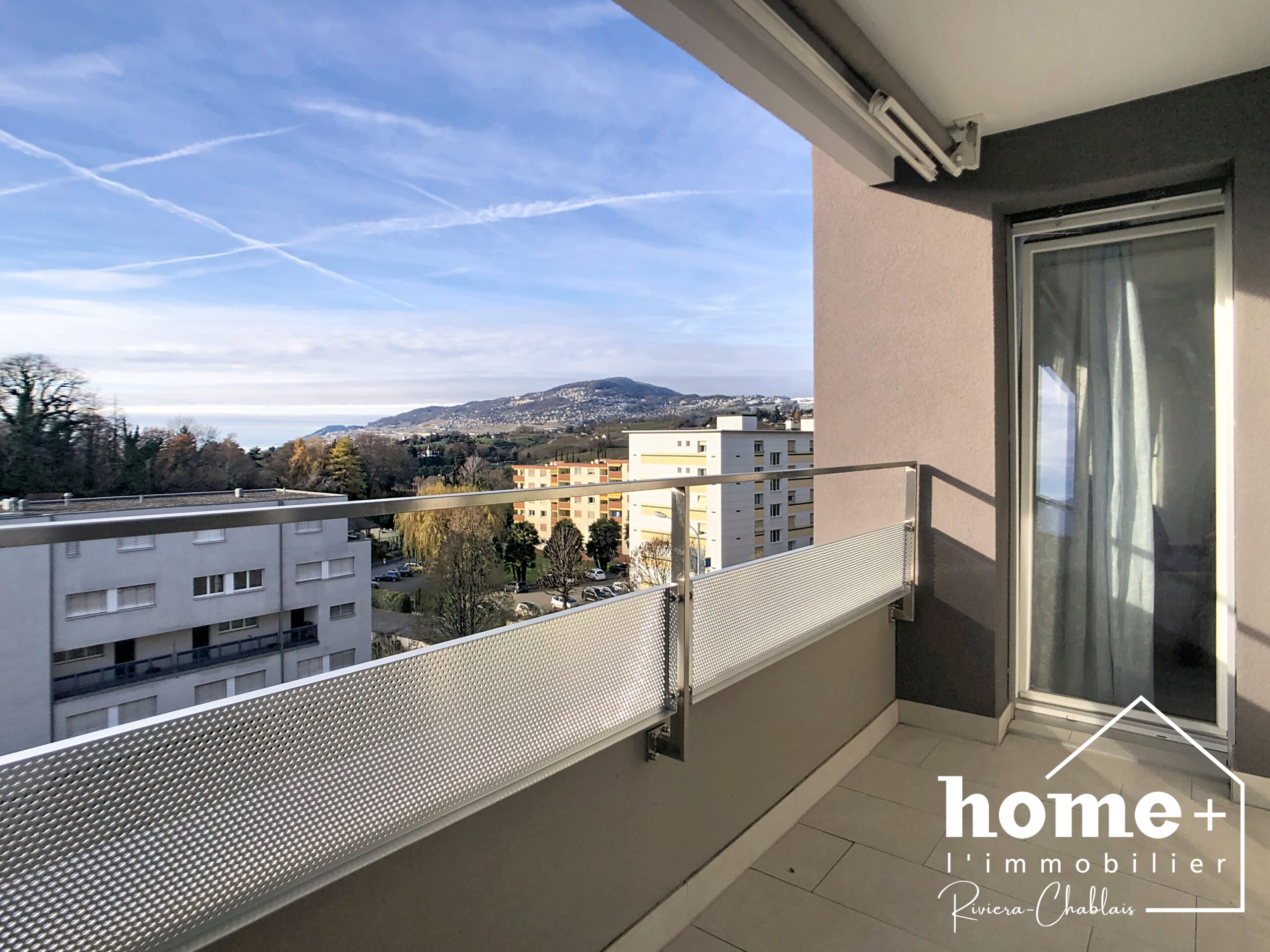 Balkon mit Blick ins Tal