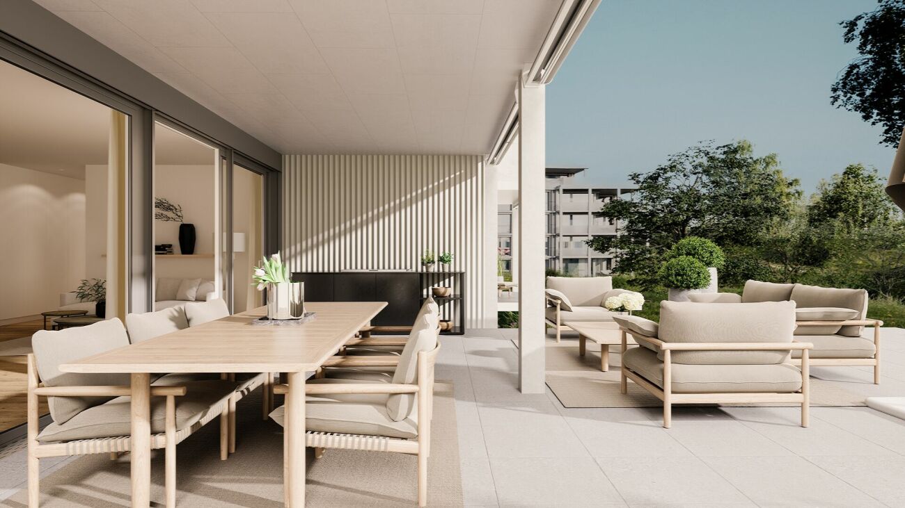 Überdachte moderne Terrasse mit Lounge- und Essbereich