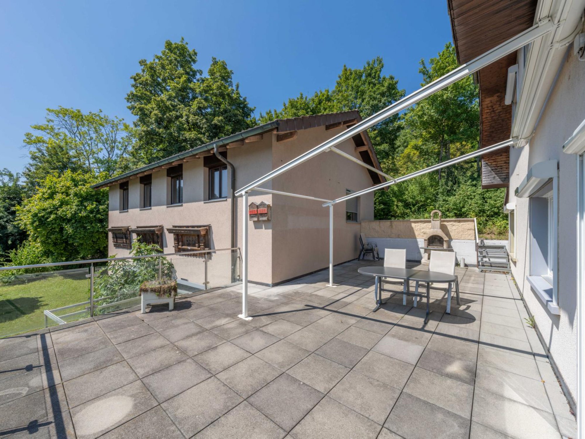 Terrasse mit Gartenblick
