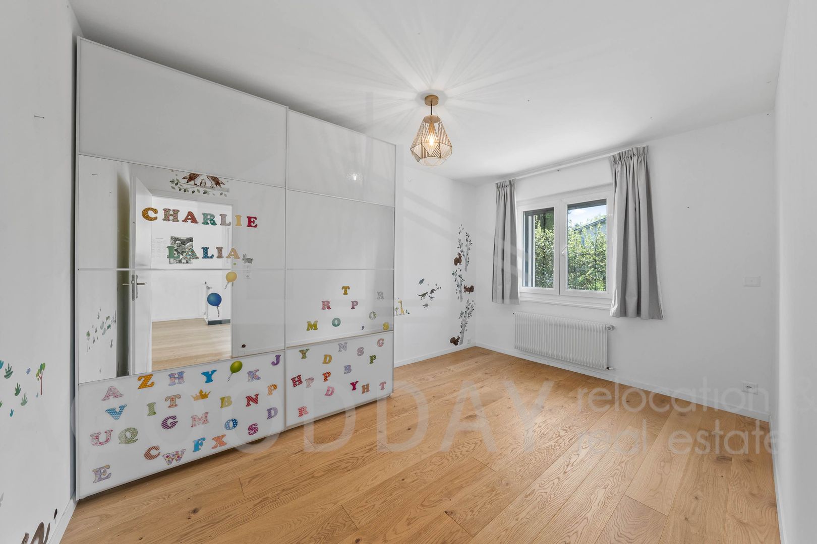 Kinderzimmer mit Einbauschrank