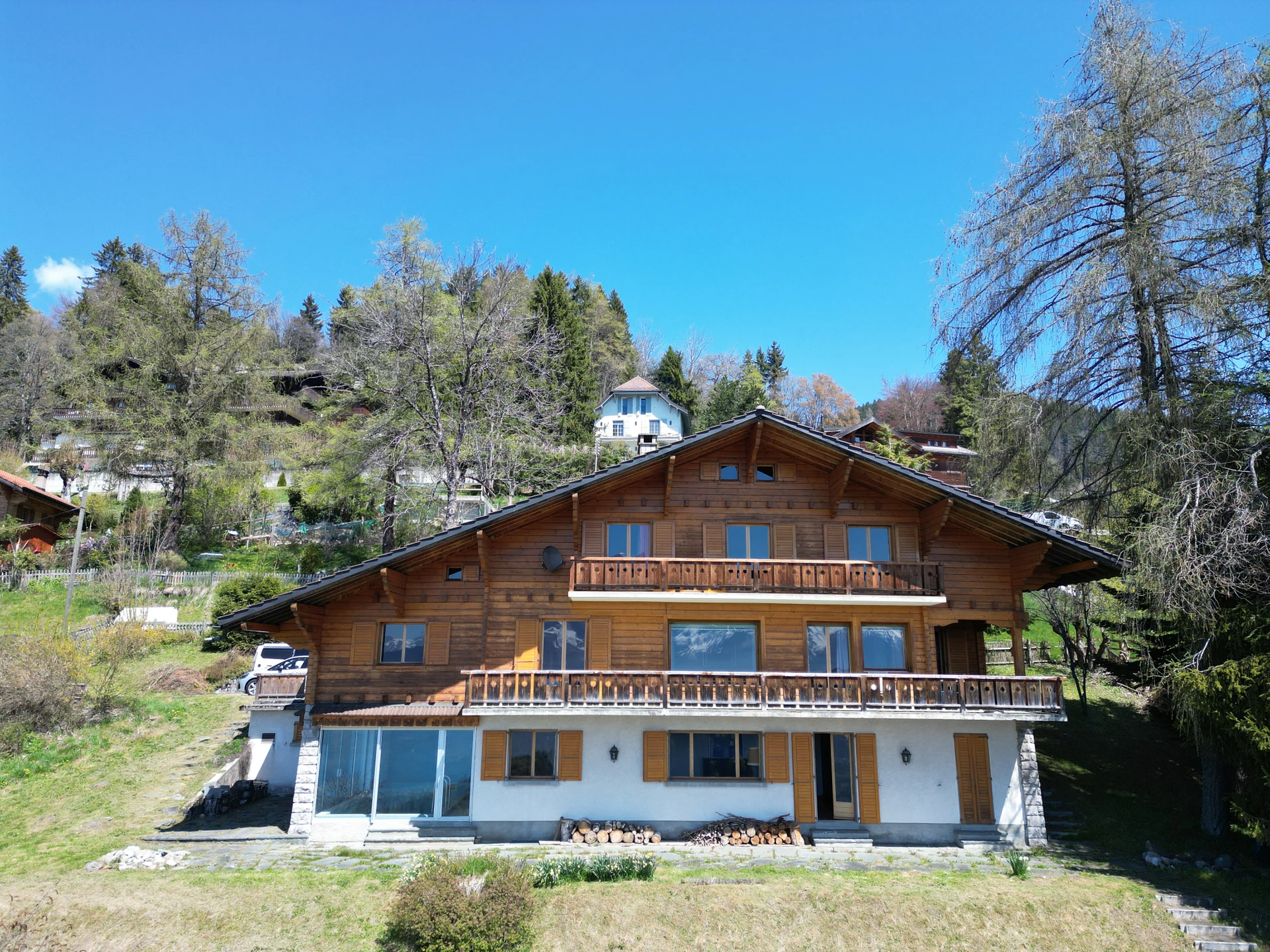 Alpenchalet mit Holzfassade