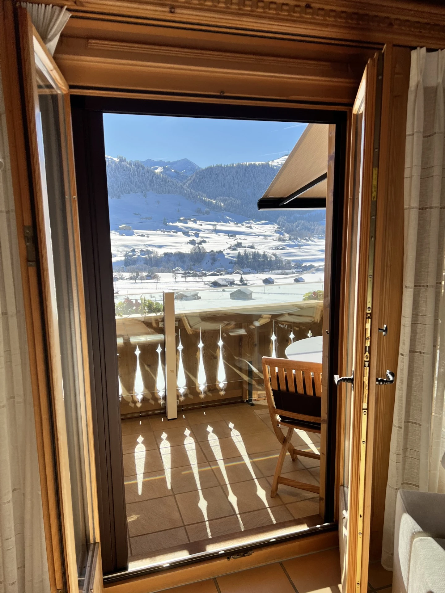 Balkon mit Bergblick