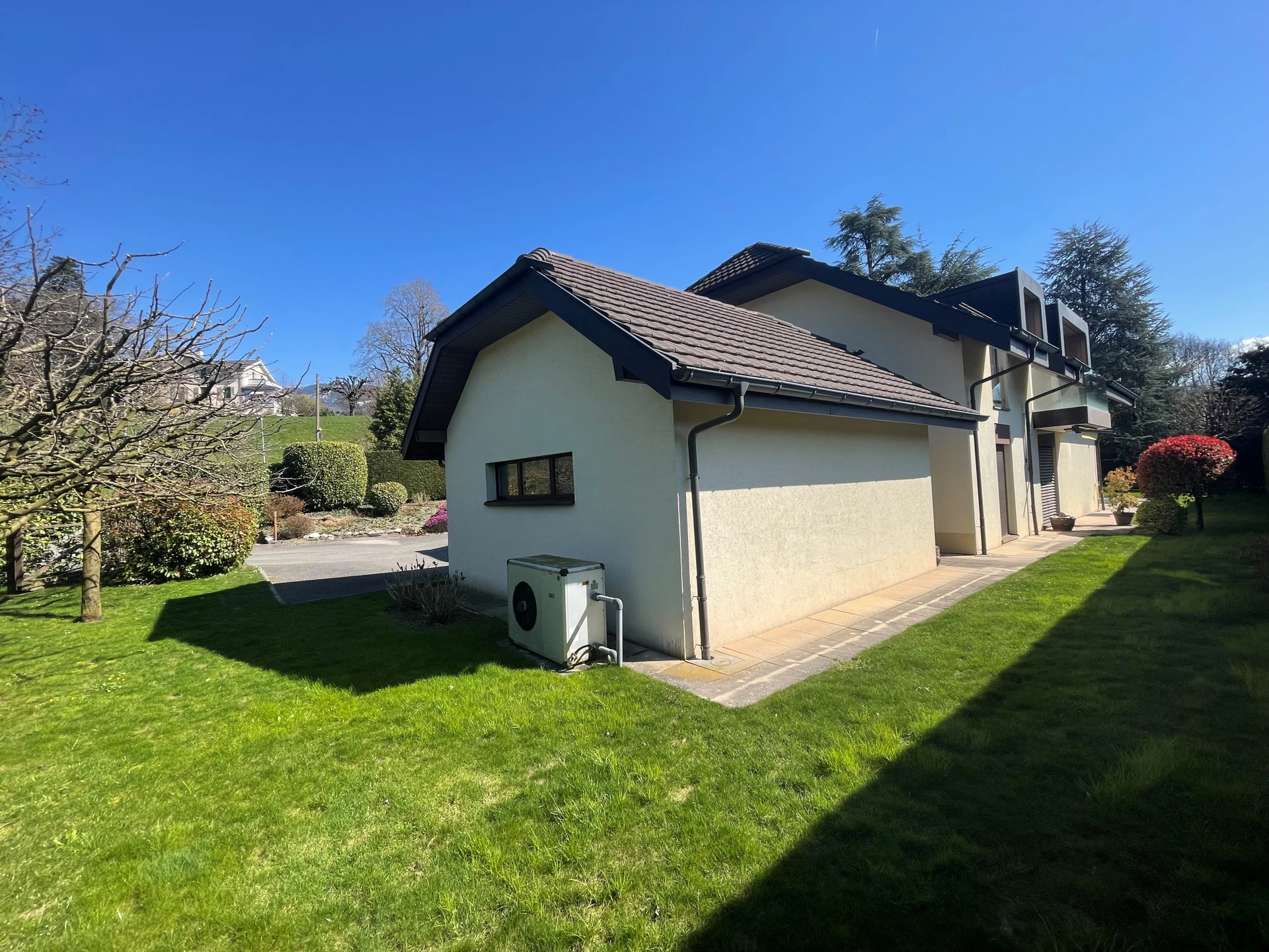 Einfamilienhaus mit Garten und Wärmepumpe