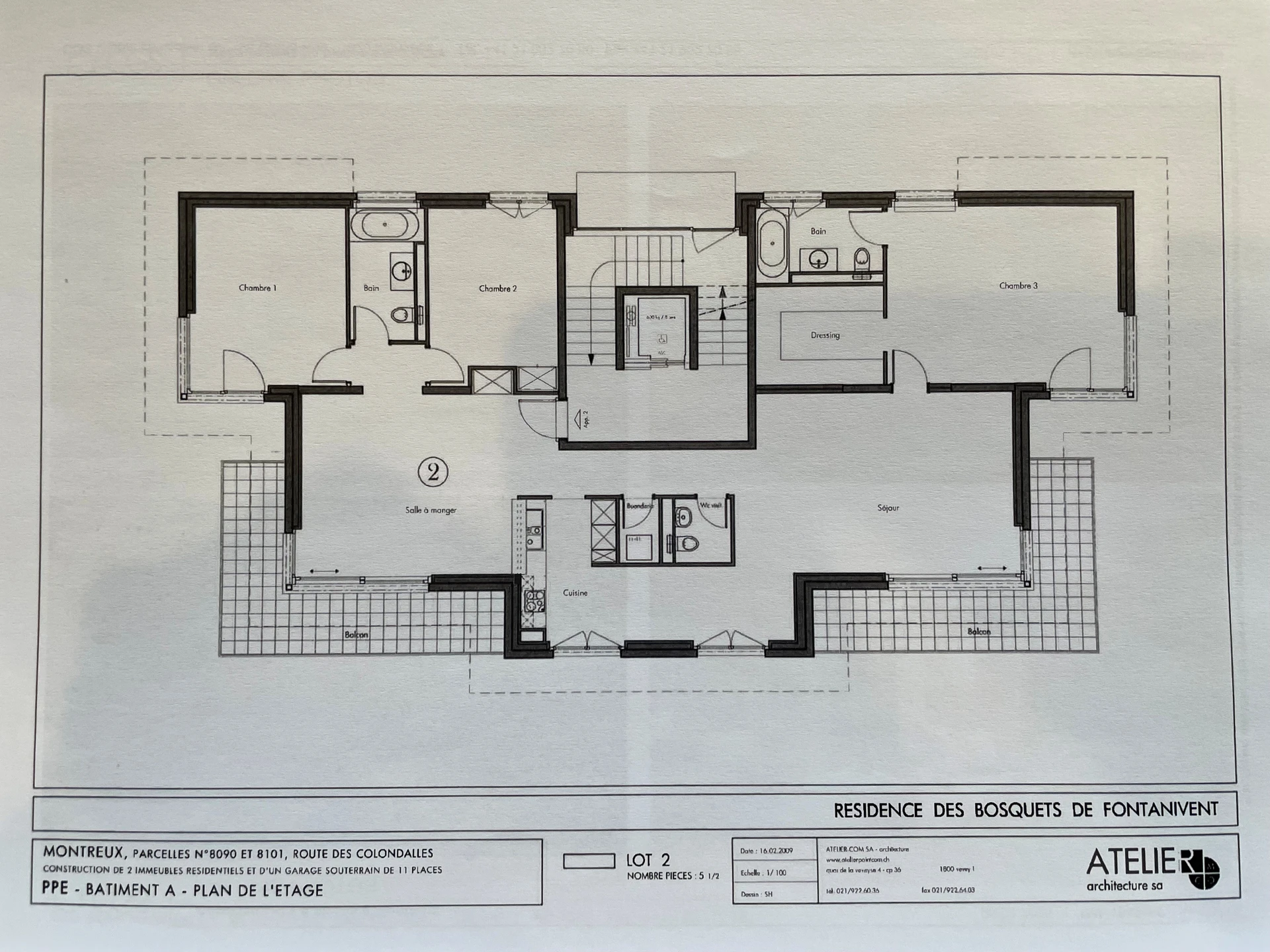 Grundriss einer Etage mit 3 Schlafzimmern, Wohnbereich, Küche, Bädern, Ankleide und Balkonen