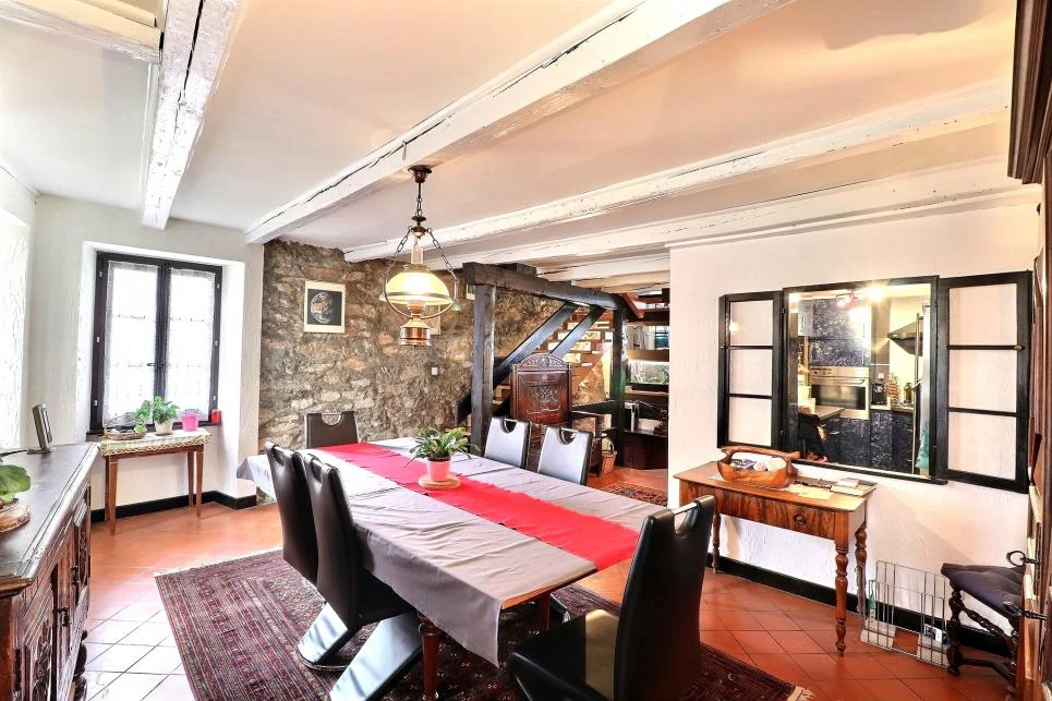 Esszimmer mit rustikalem Charakter