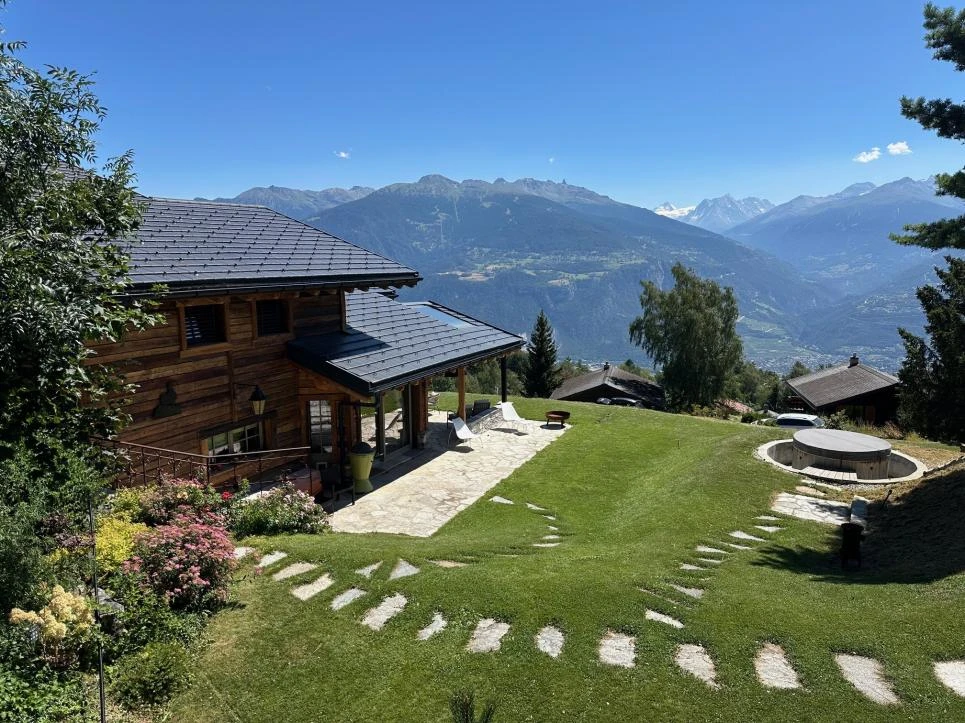 Alpenchalet mit Panoramagarten