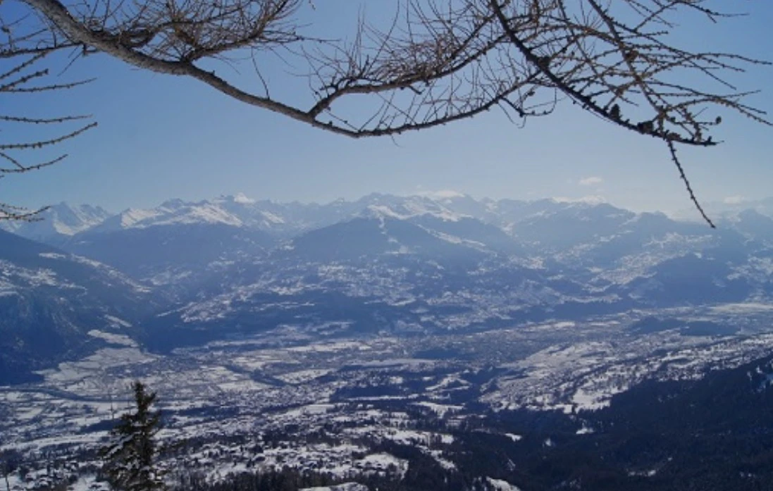 Alpenpanorama mit Schneelandschaft