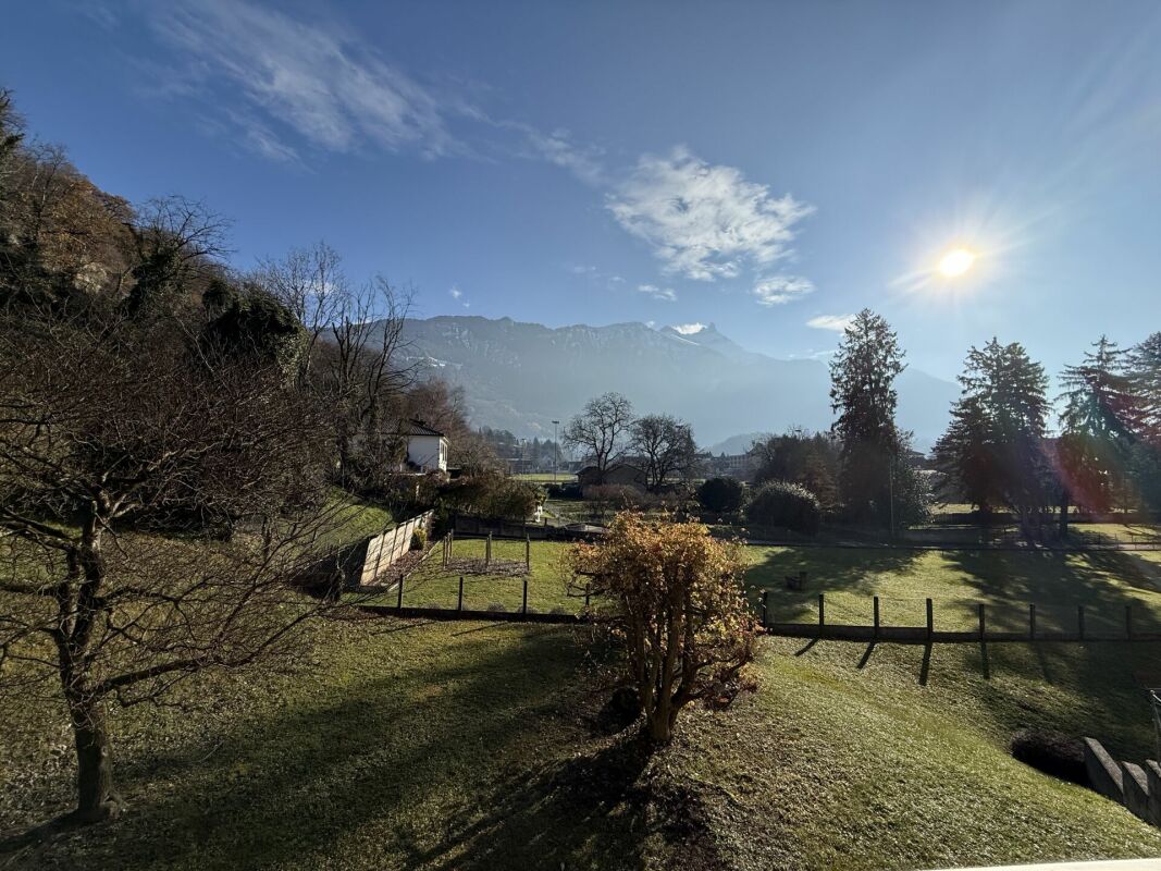 Landschaft mit Bergblick