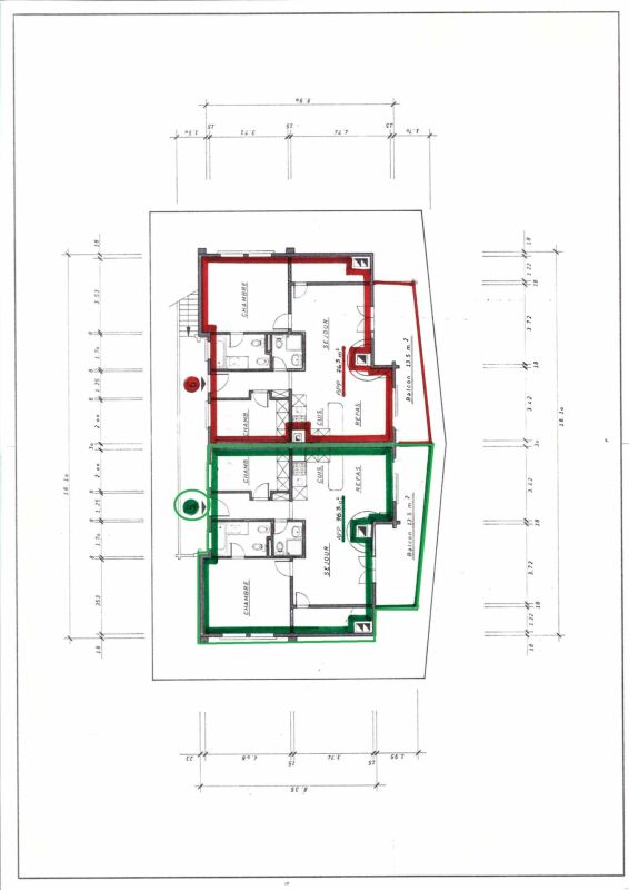 Grundriss eines Hauses mit zwei markierten Wohneinheiten