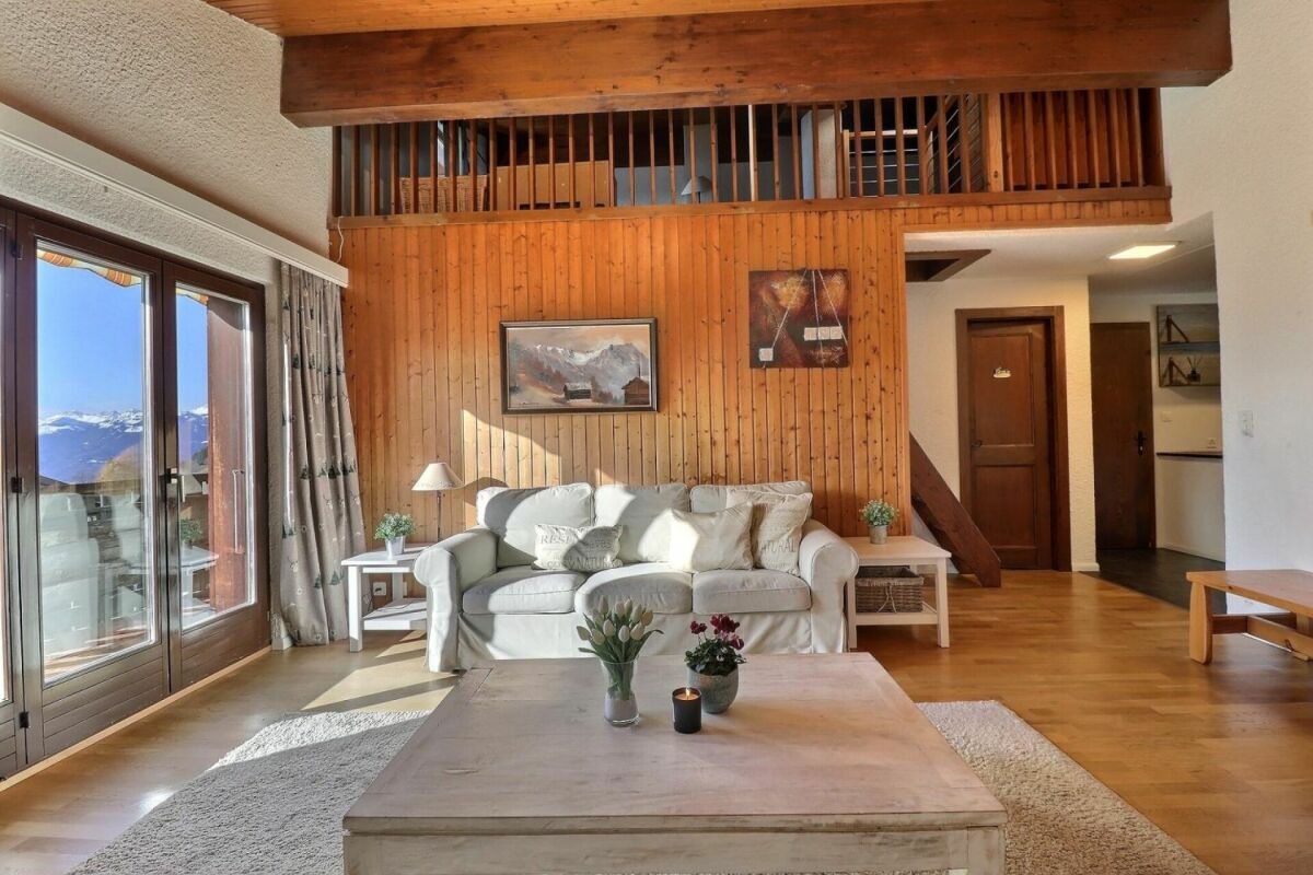 Gemütlicher Wohnraum mit Chalet-Charakter