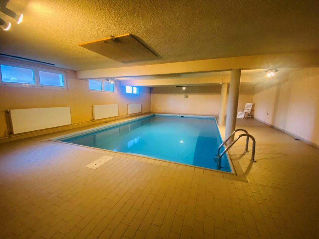 Innenpool in Kellerbereich