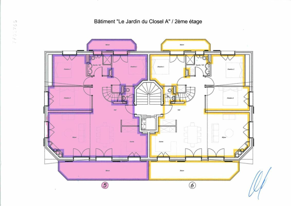 Grundriss einer Etage mit zwei Wohneinheiten