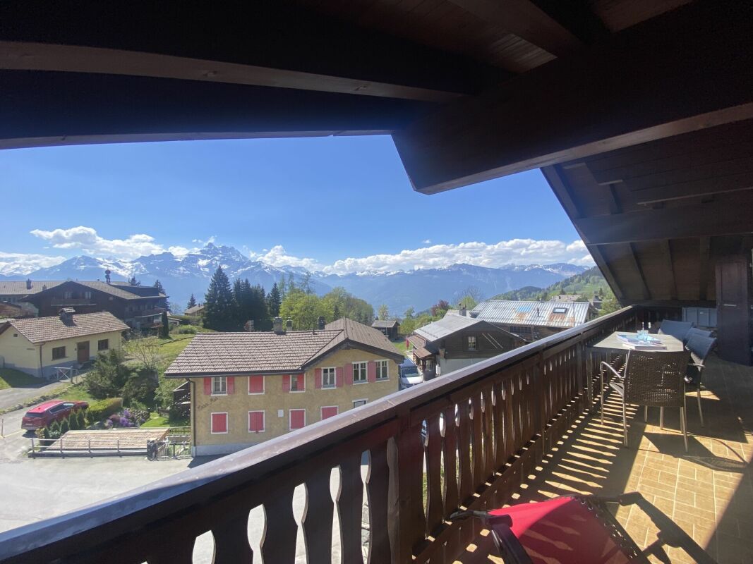 Balkon mit Bergblick