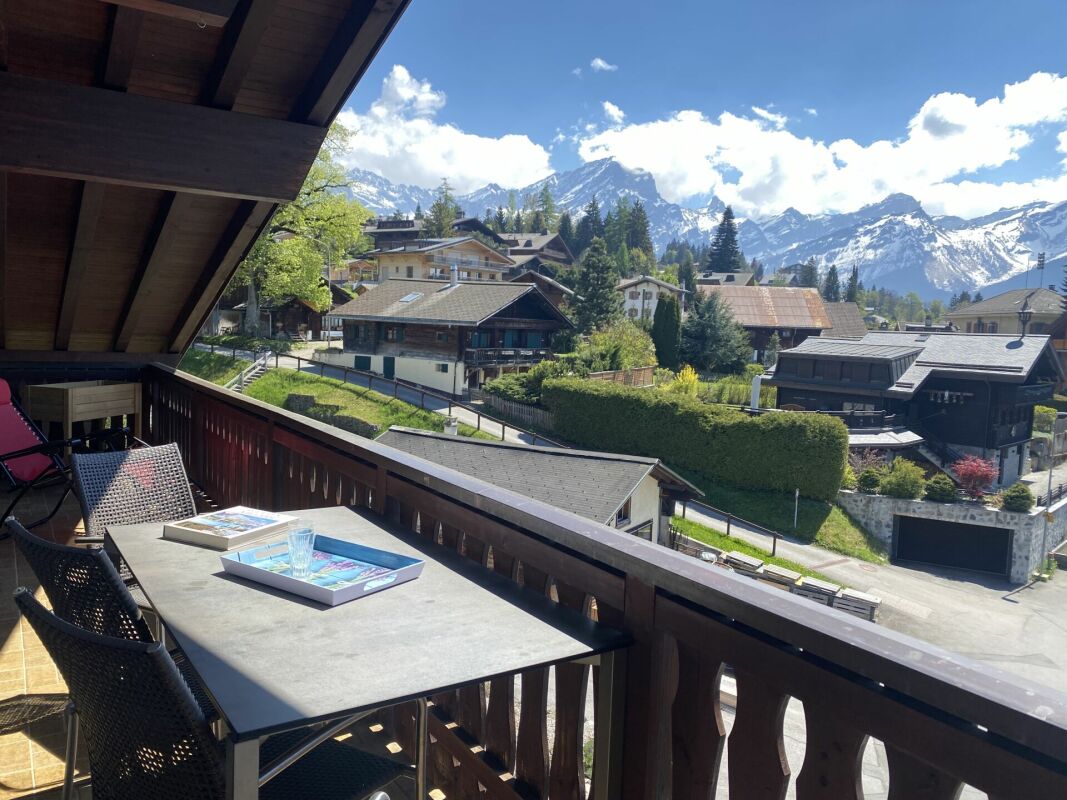 Balkon mit Bergpanorama