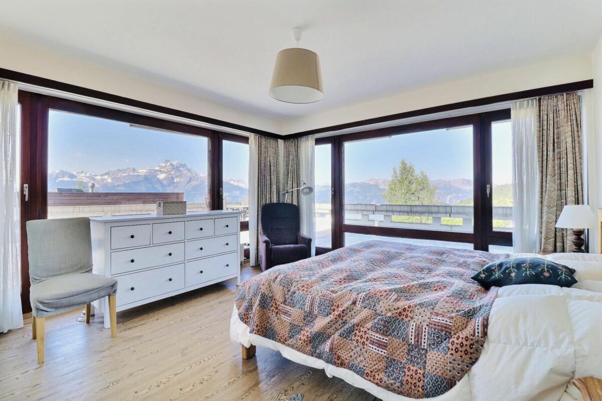 Schlafzimmer mit Alpenblick