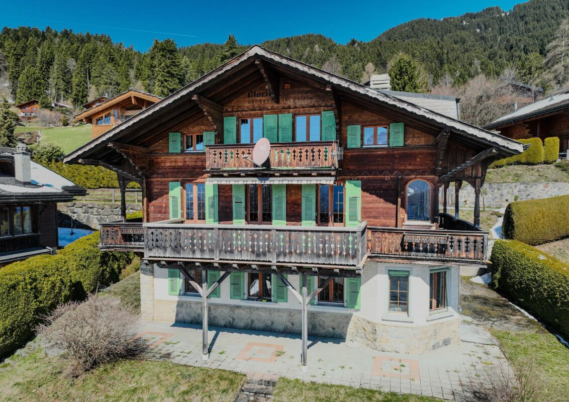 Rustikales Chalet mit Balkonen in Berglage