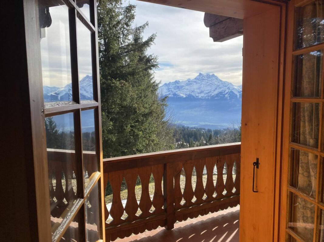 Balkon mit Bergblick