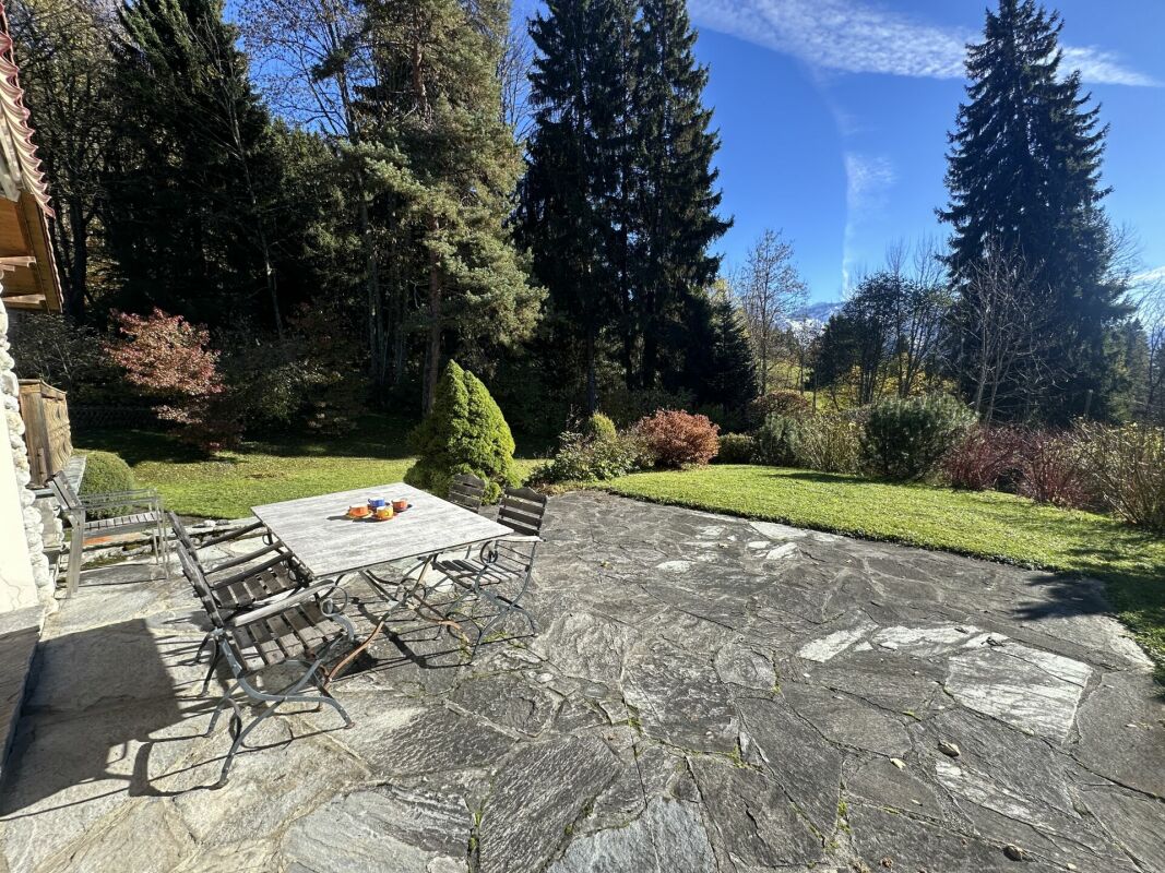 Terrasse mit Gartenblick