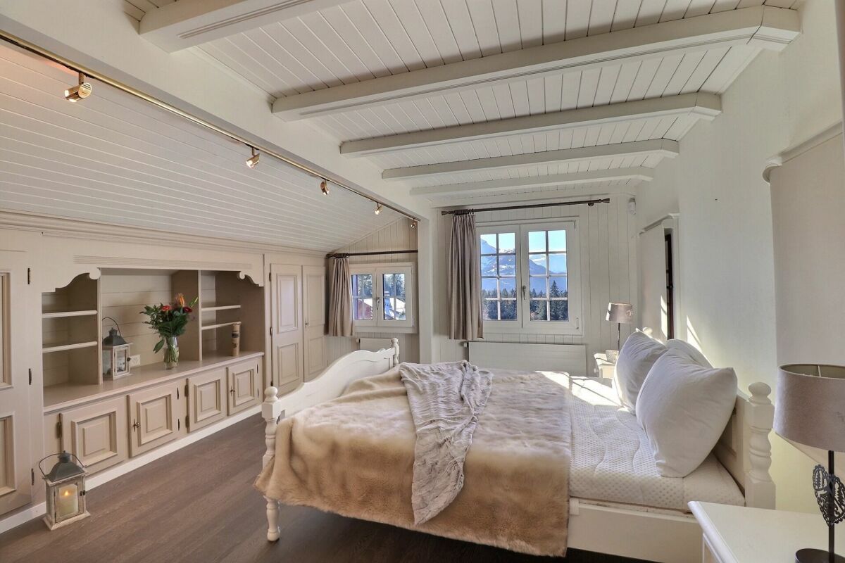 Helles Schlafzimmer im Landhausstil