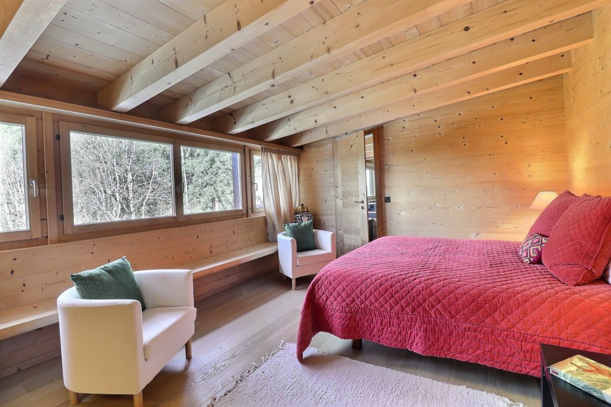 Gemütliches Schlafzimmer in Holzoptik