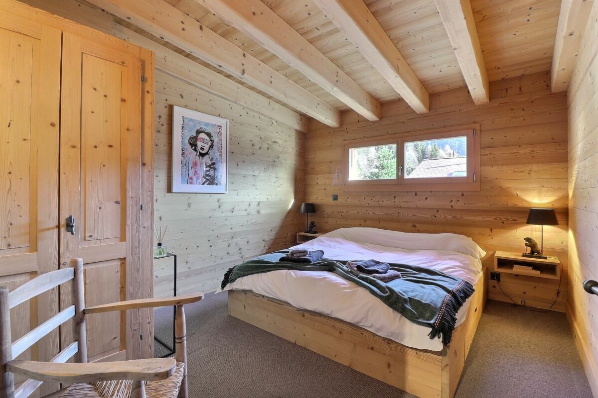 Gemütliches Schlafzimmer in Holzoptik