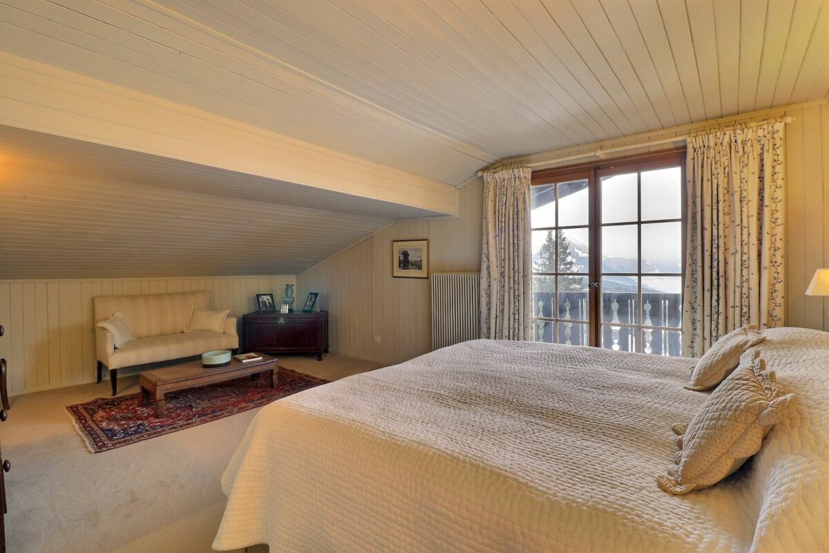 Schlafzimmer mit Balkonblick