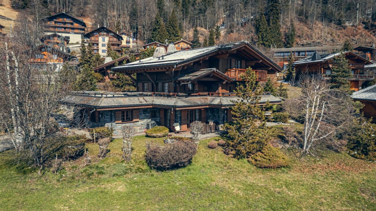 Alpen-Chalet mit Garten und Bergkulisse