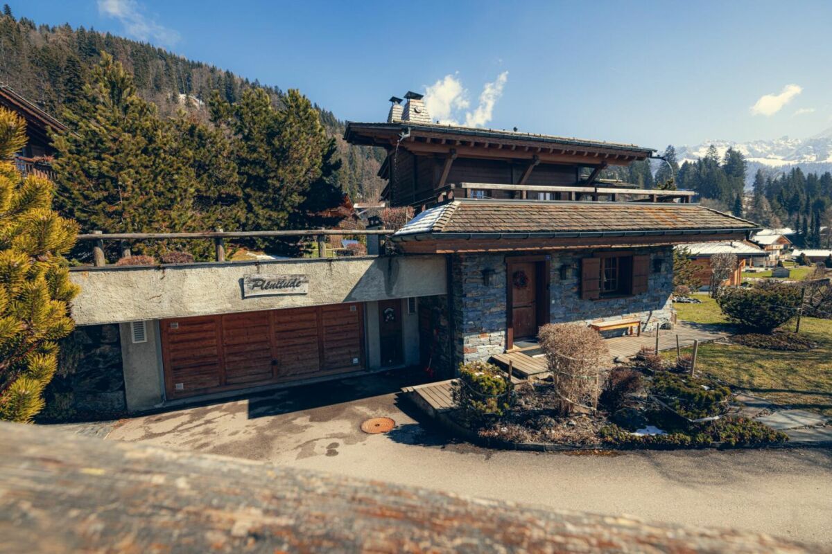 Berghaus mit Garage und Alpenblick