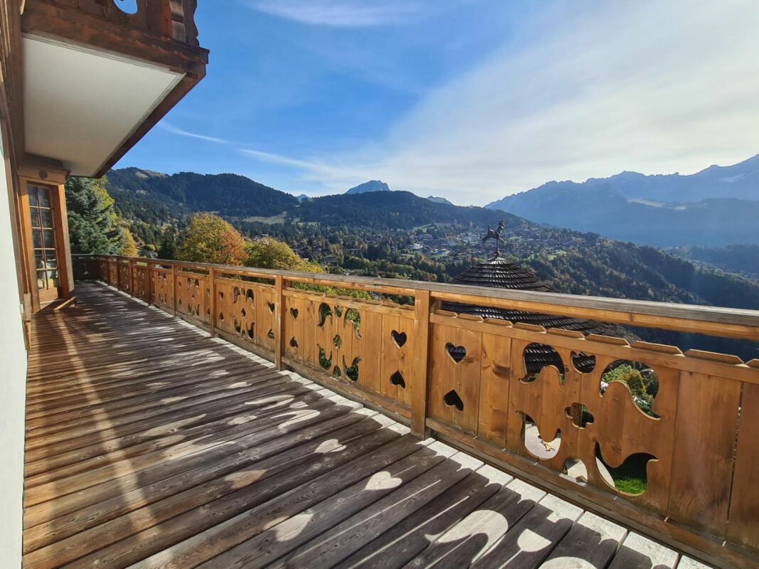 Balkon mit Bergpanorama