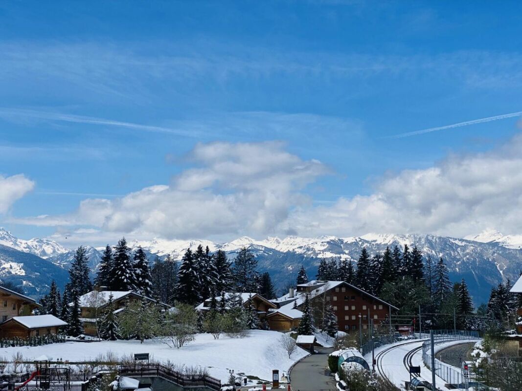 Winterliche Berglandschaft mit Wohnhäusern