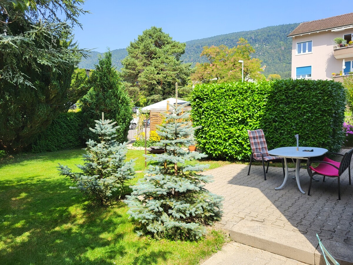 Garten mit Terrasse und Sitzgruppe