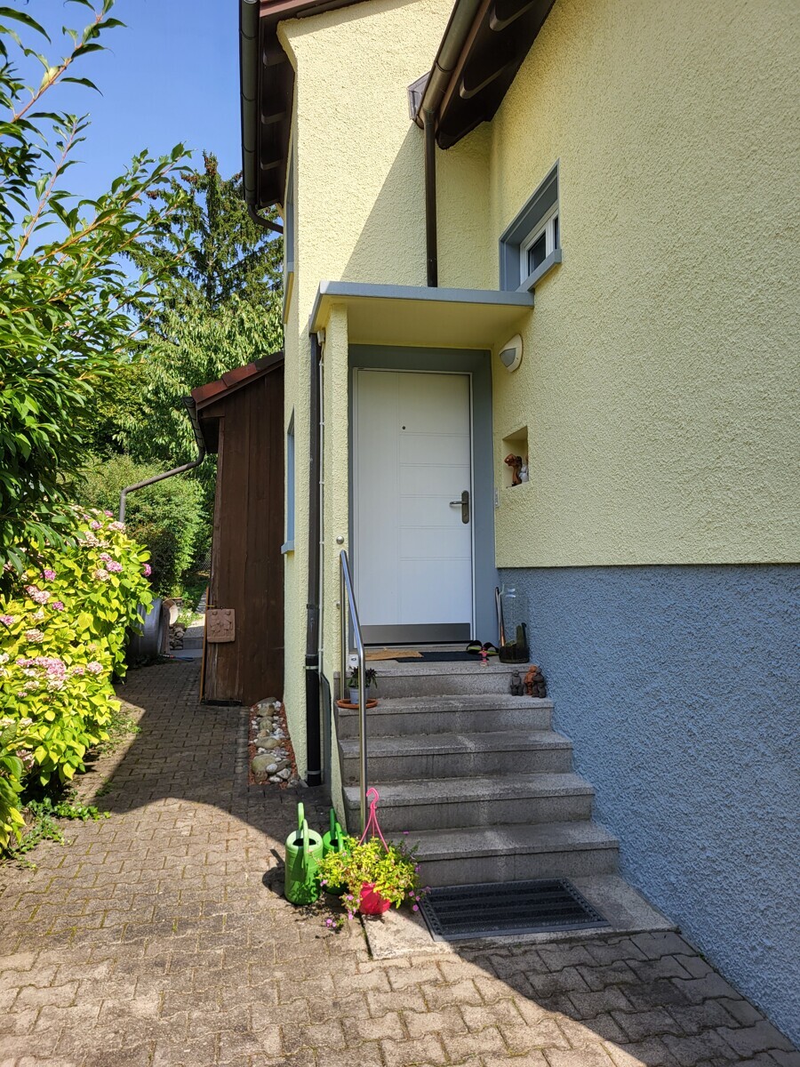 Hauseingang mit Außentreppe