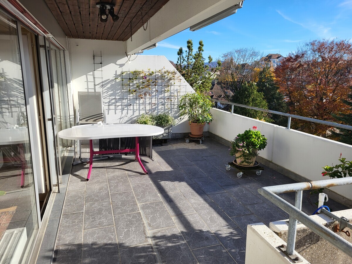 Balkon mit Stadtblick