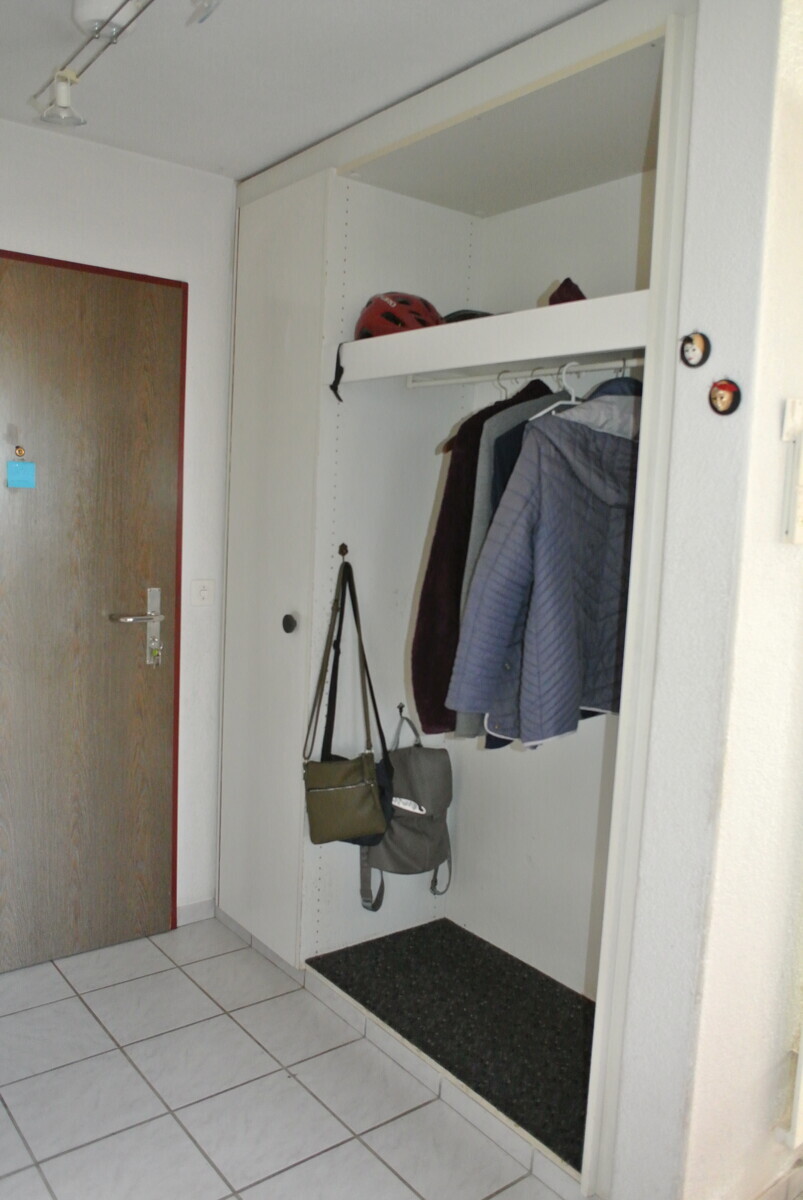 Eingangsbereich mit Garderobenschrank