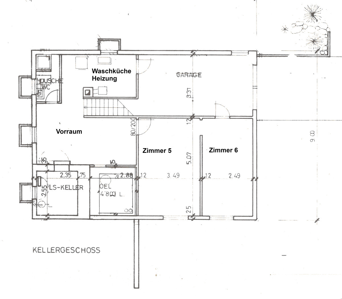 Kellergeschoss-Grundriss mit Garage, Zimmern und Technikräumen