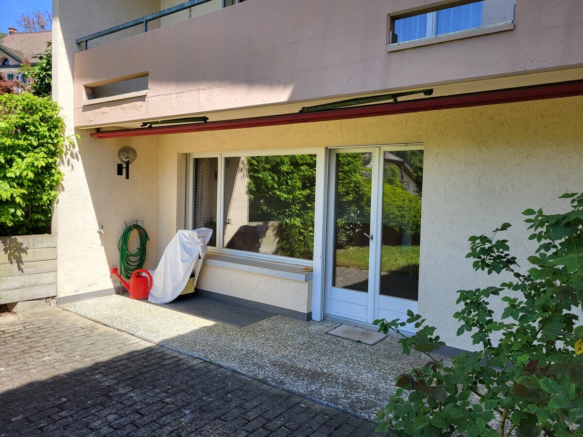 Terrasse vor einem Wohnhaus