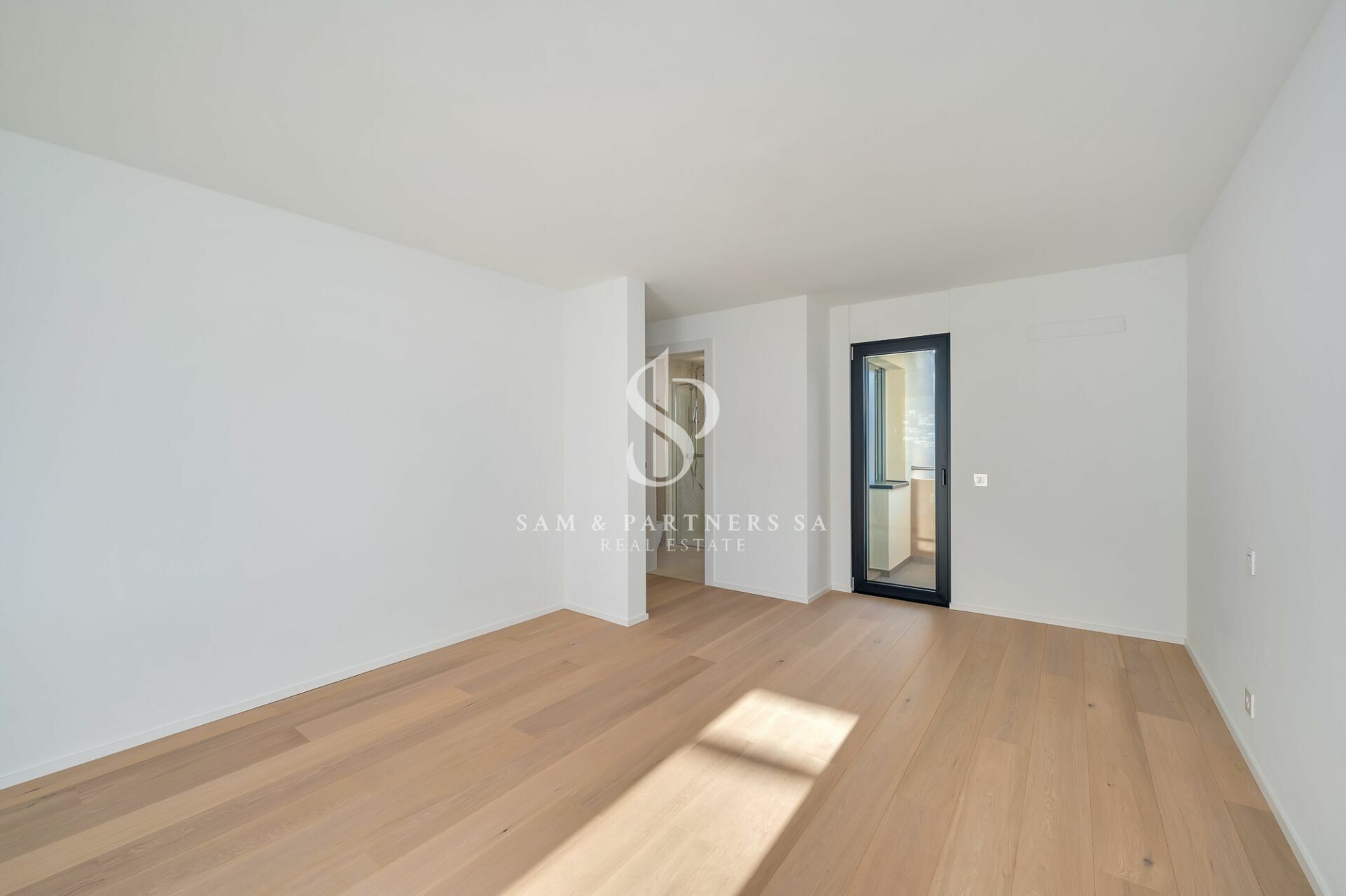 Leerer, moderner Wohnraum