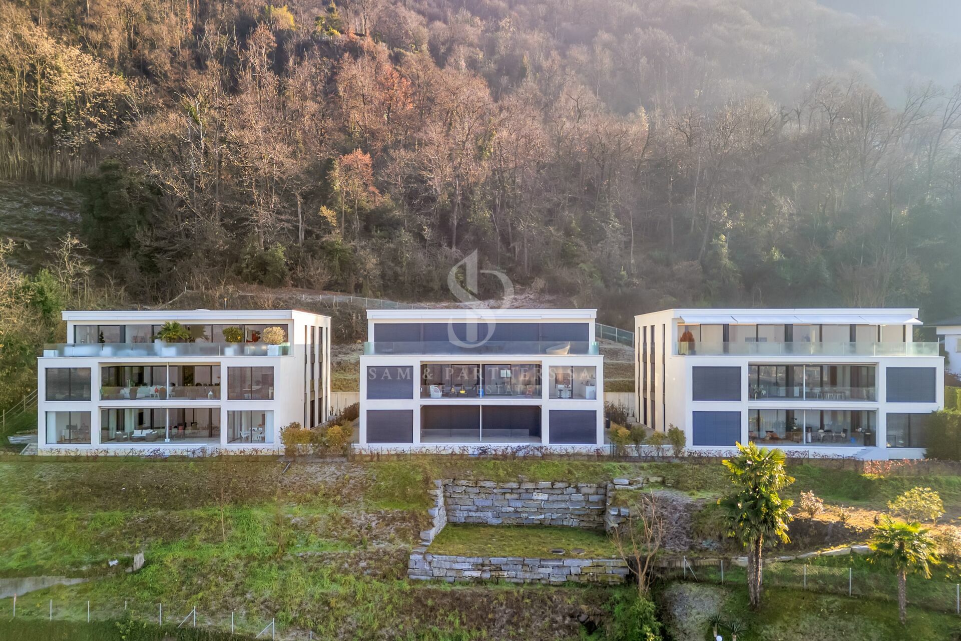 Moderne Wohnanlage in Hanglage