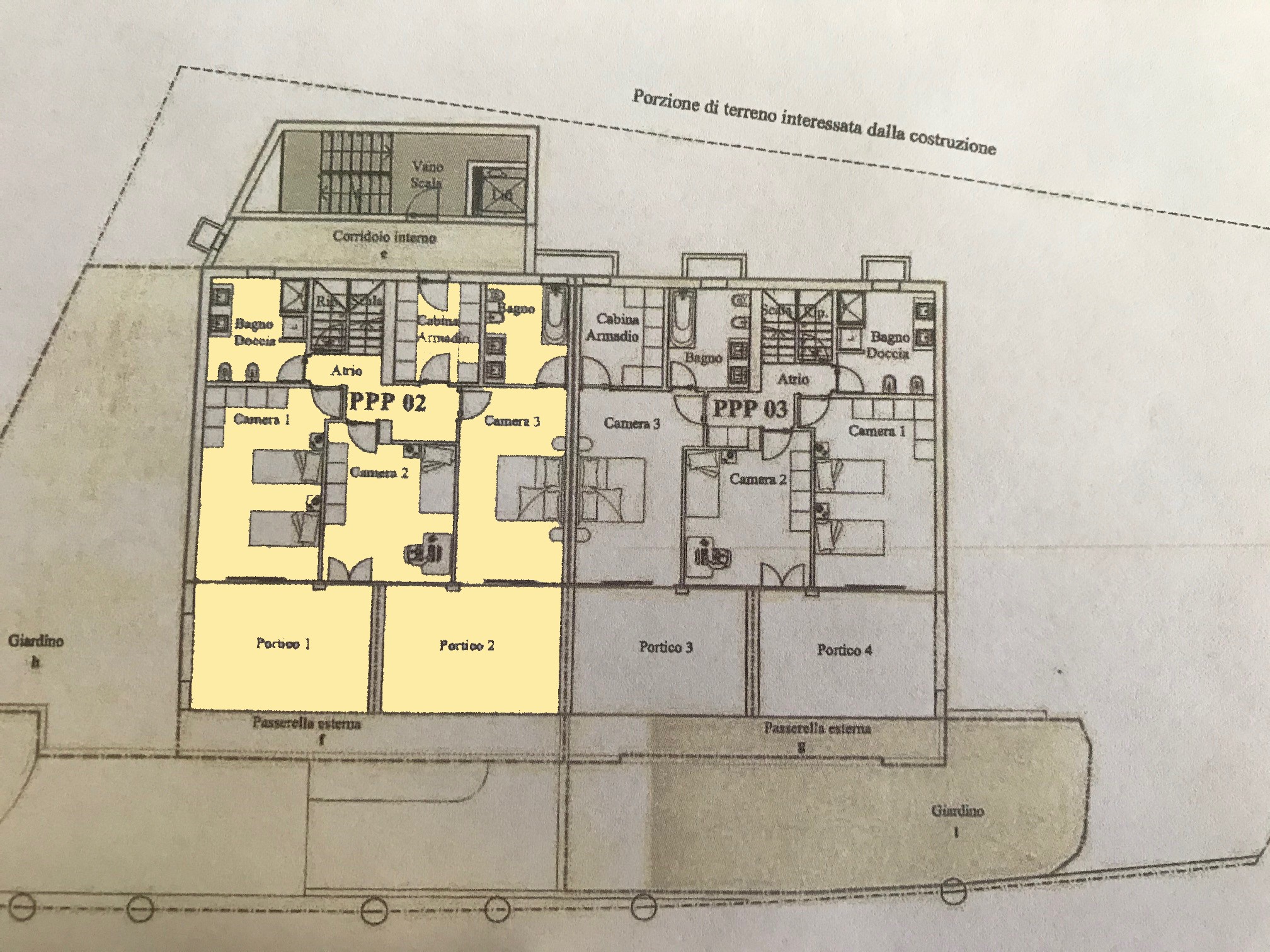 Grundriss mit markierten Wohneinheiten, Terrassen und Gärten