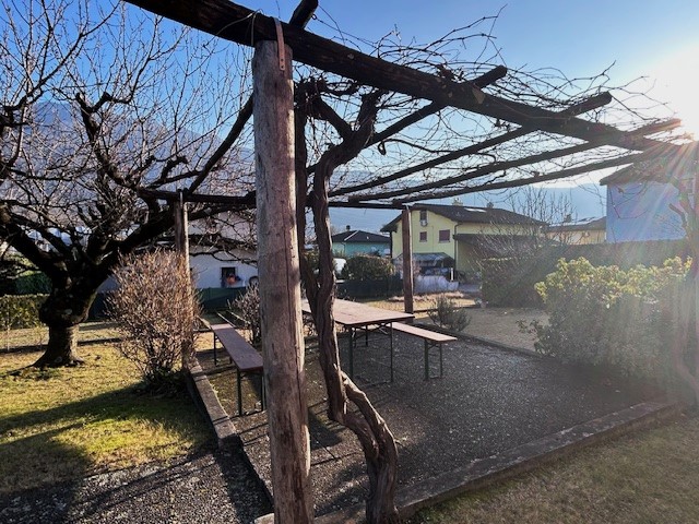 Pergola und Gartenbereich