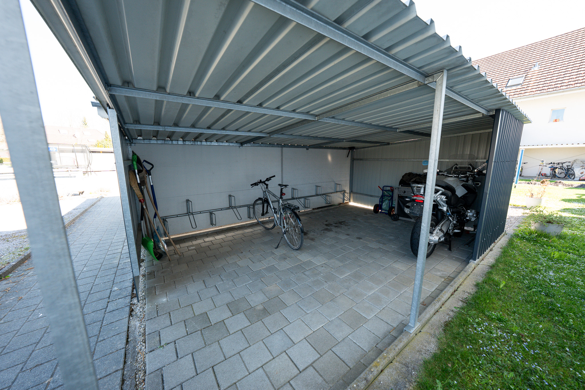 Überdachter Stellplatz