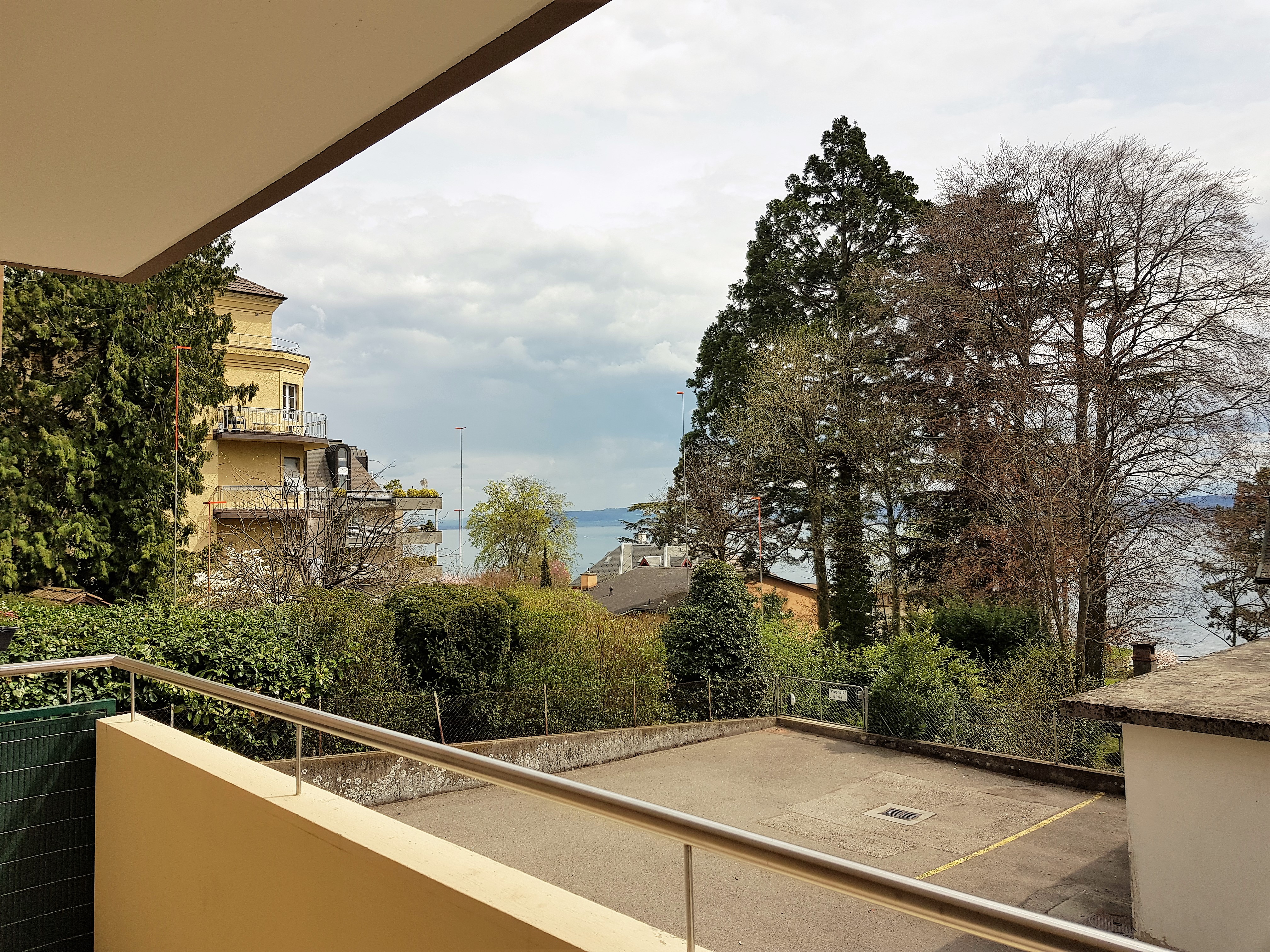 Balkonblick mit Seesicht
